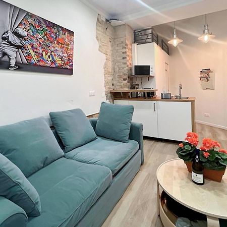 Ideally Located And Atypical Apartment In Paris Exterior photo